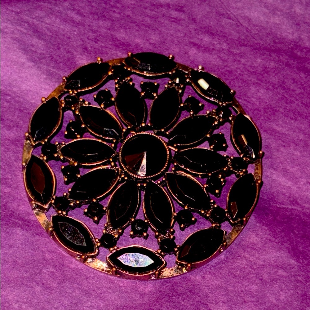 Elegant vintage Black Brooch